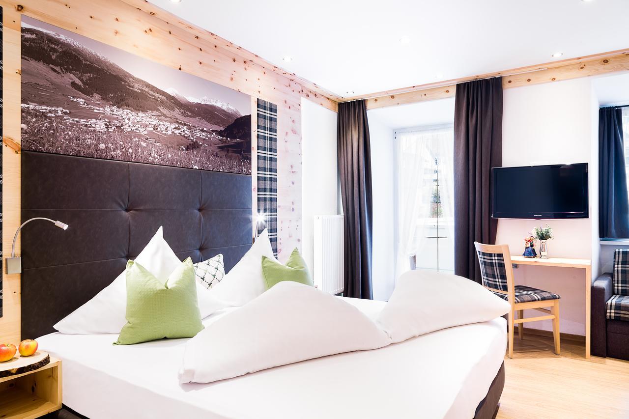 Gasthof Zum Goldenen Loewen Nauders Pokoj fotografie