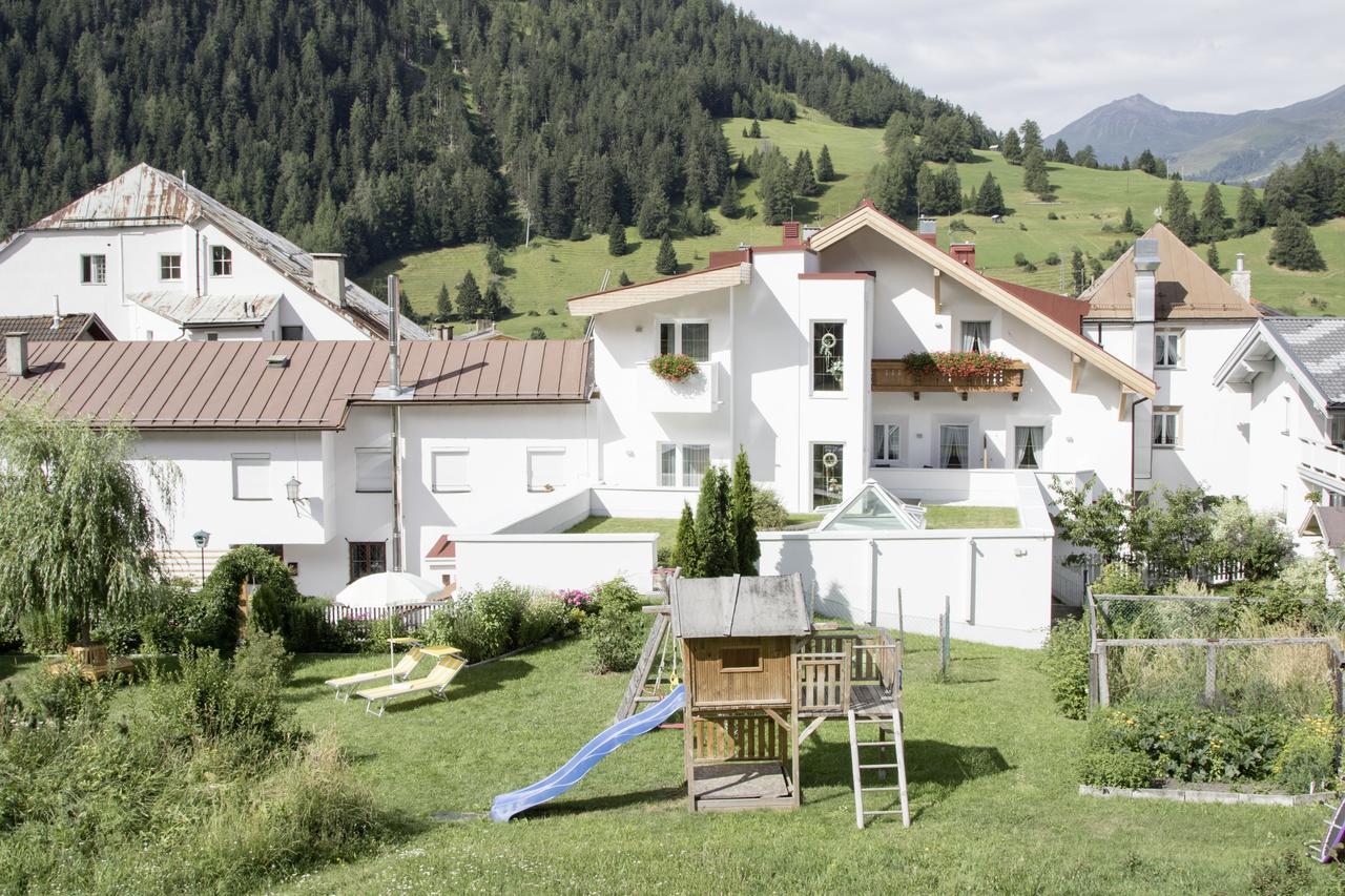 Gasthof Zum Goldenen Loewen Nauders Exteriér fotografie